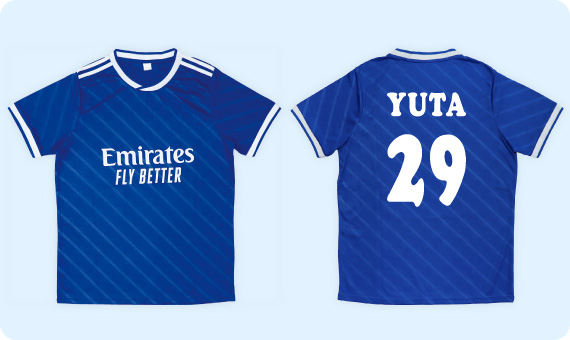 青いレプリカユニフォームの前後表示。前面に「Fly Emirates」、背面に「YUTA 29」とある。