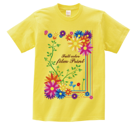 フルカラー印刷のされた白いTシャツの写真