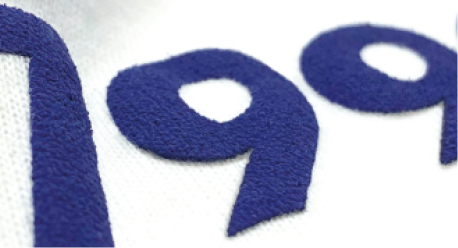 発泡プリントされた799の文字の写真